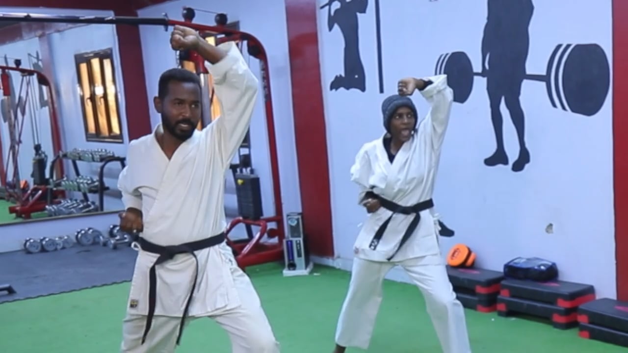 مهارة الدفاع من الاسفل للاعلئ